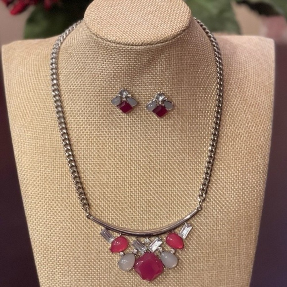 White House Black Market Pink Mixed Stone Mini Bib Necklace Earrings NWOT # 261